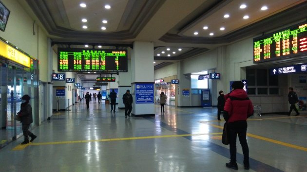 駅車内の電光掲示板